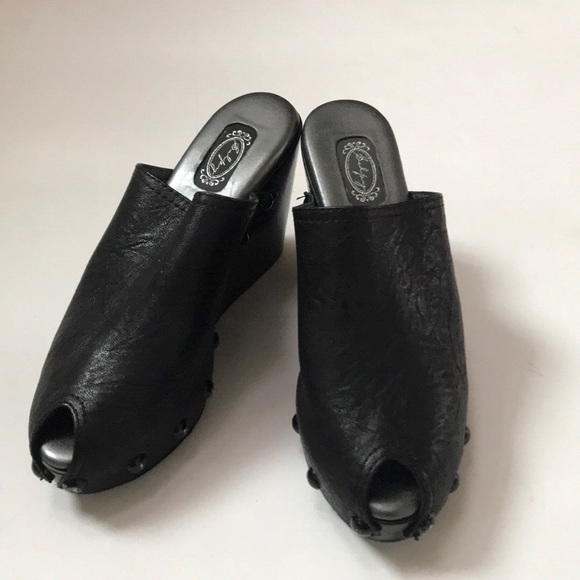 closed toe wedge mules